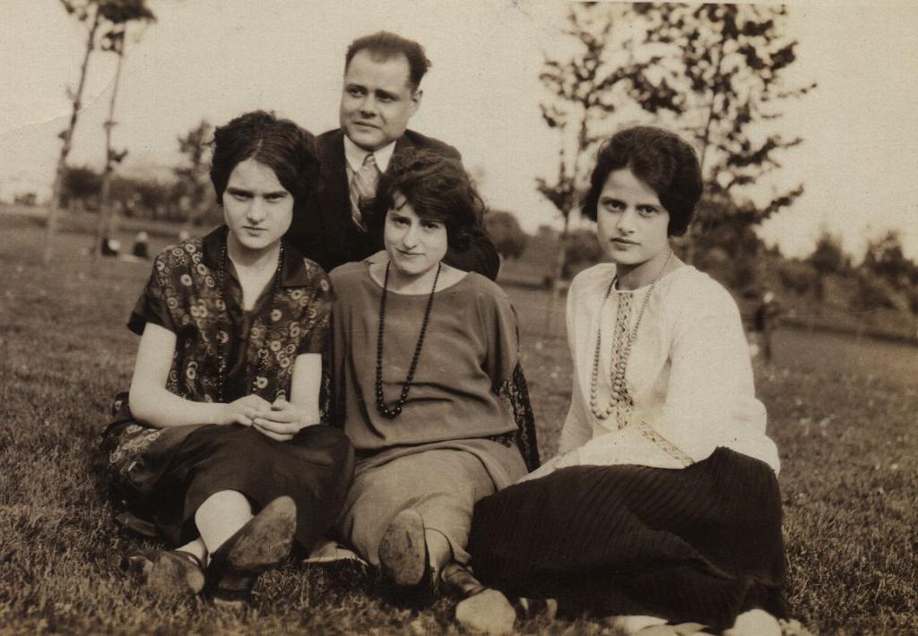 Liz Joe Phil Nina.jpg